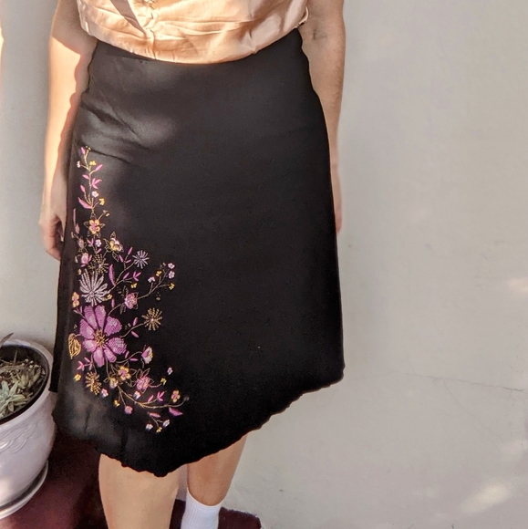 Y2K Embroidered Midi Skirt - Picture 2 of 6